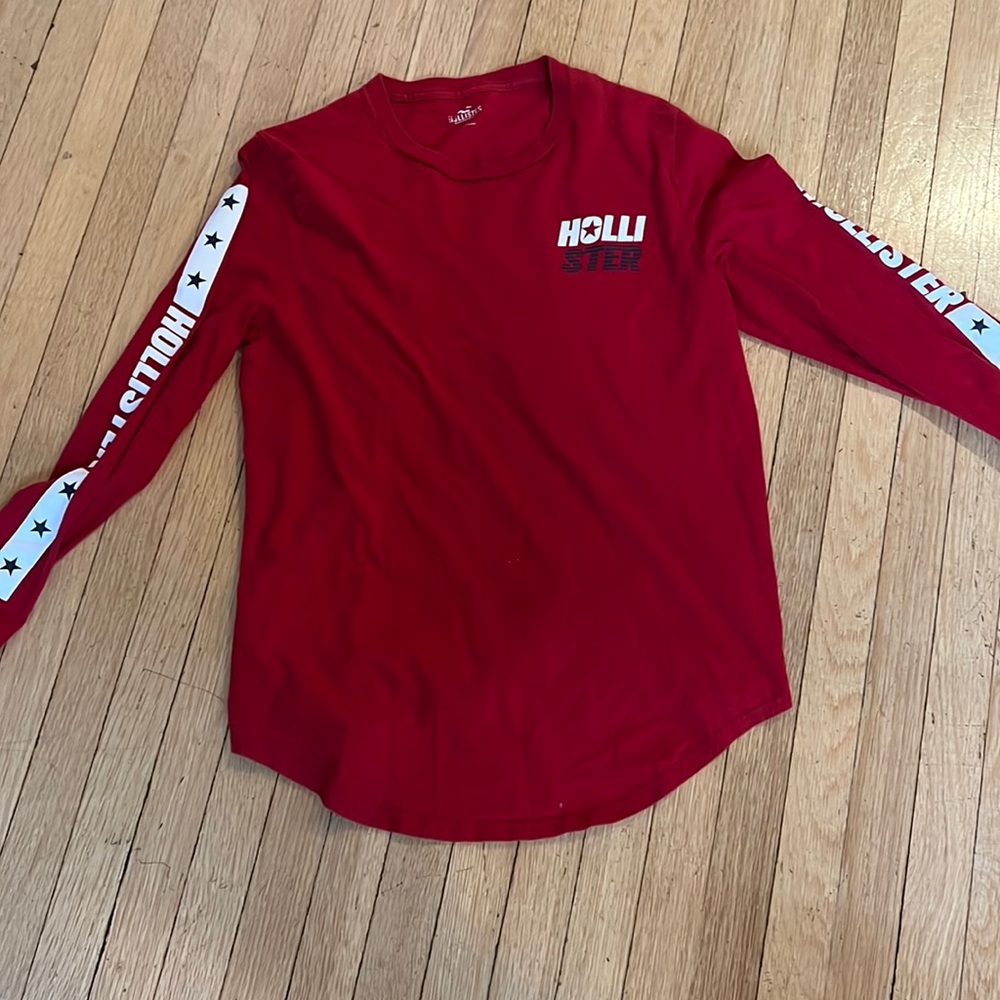 Men’s Hollister long sleeve T-shirt.